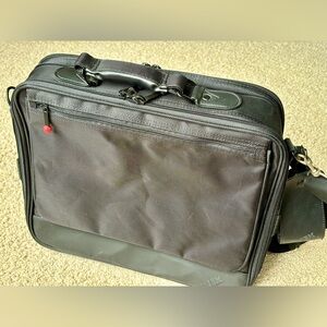 BRAND NEW IBM LENOVO Thinkpad Laptop Messenger Bag